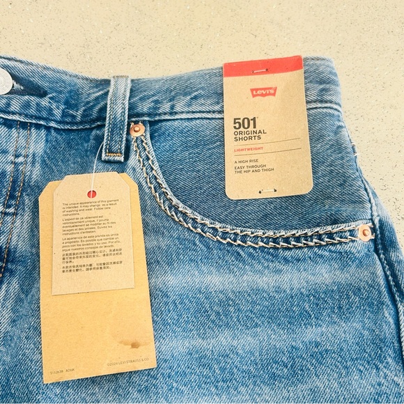 Levi's Women's 501 Original High-Rise Jean Shorts Size 33/Distressed/Lightweight - Picture 6 of 16